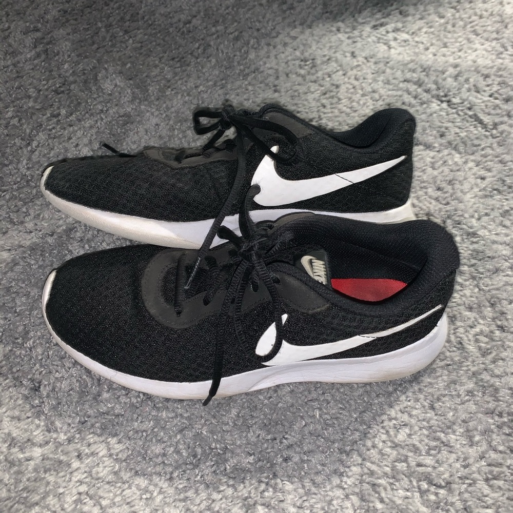 Nike Tanjun running shoe✔️